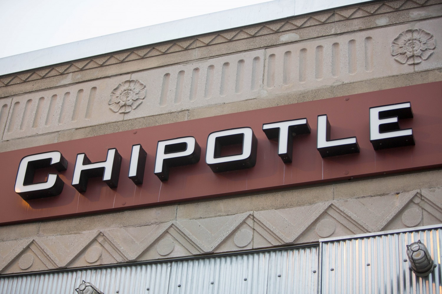 80 Boston College Students Fall Ill After Eating At Chipotle Restaurant