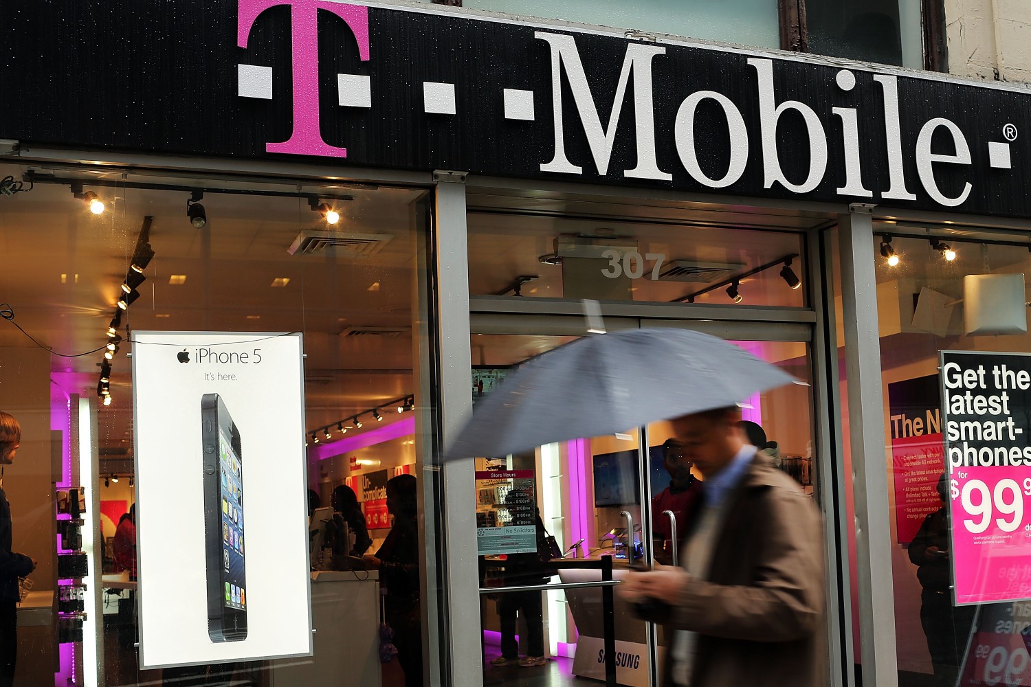 T-Mobile Begins Offering Apple's iPhone