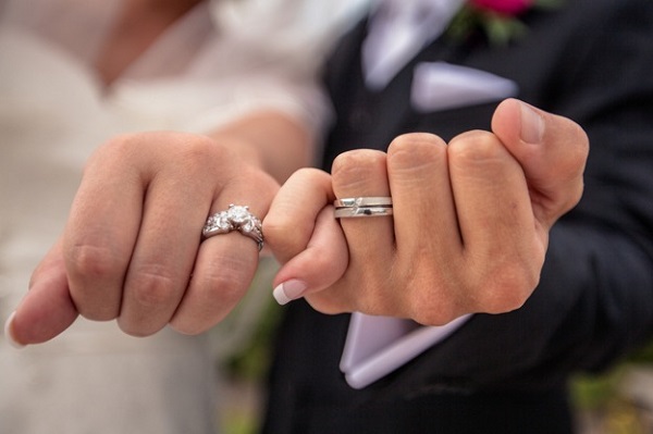 Engagement Ring vs. Wedding Ring: What’s the Difference?