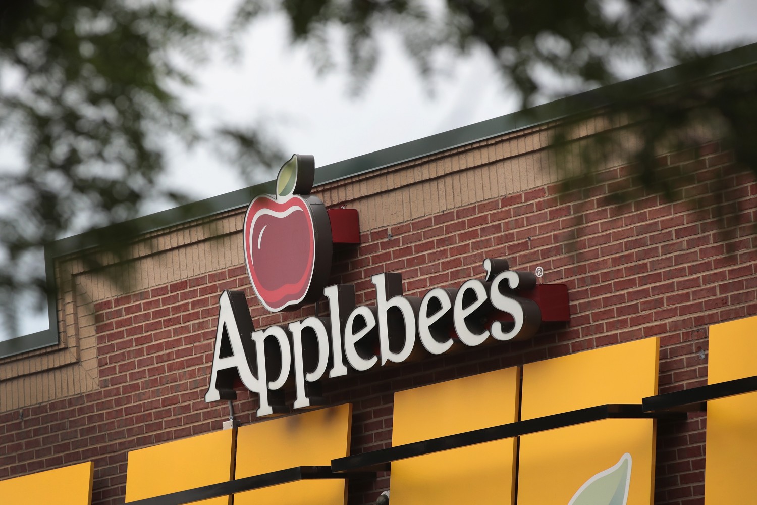 Restaurant Chains Applebee's And IHOP To Close Over 100 Stores