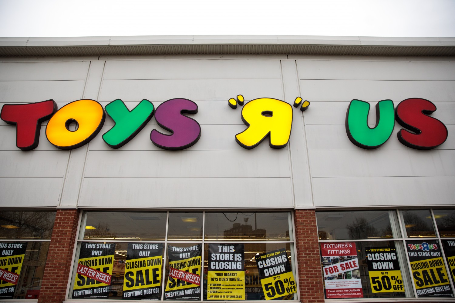 Beleaguered Toys R Us Battles For Survival