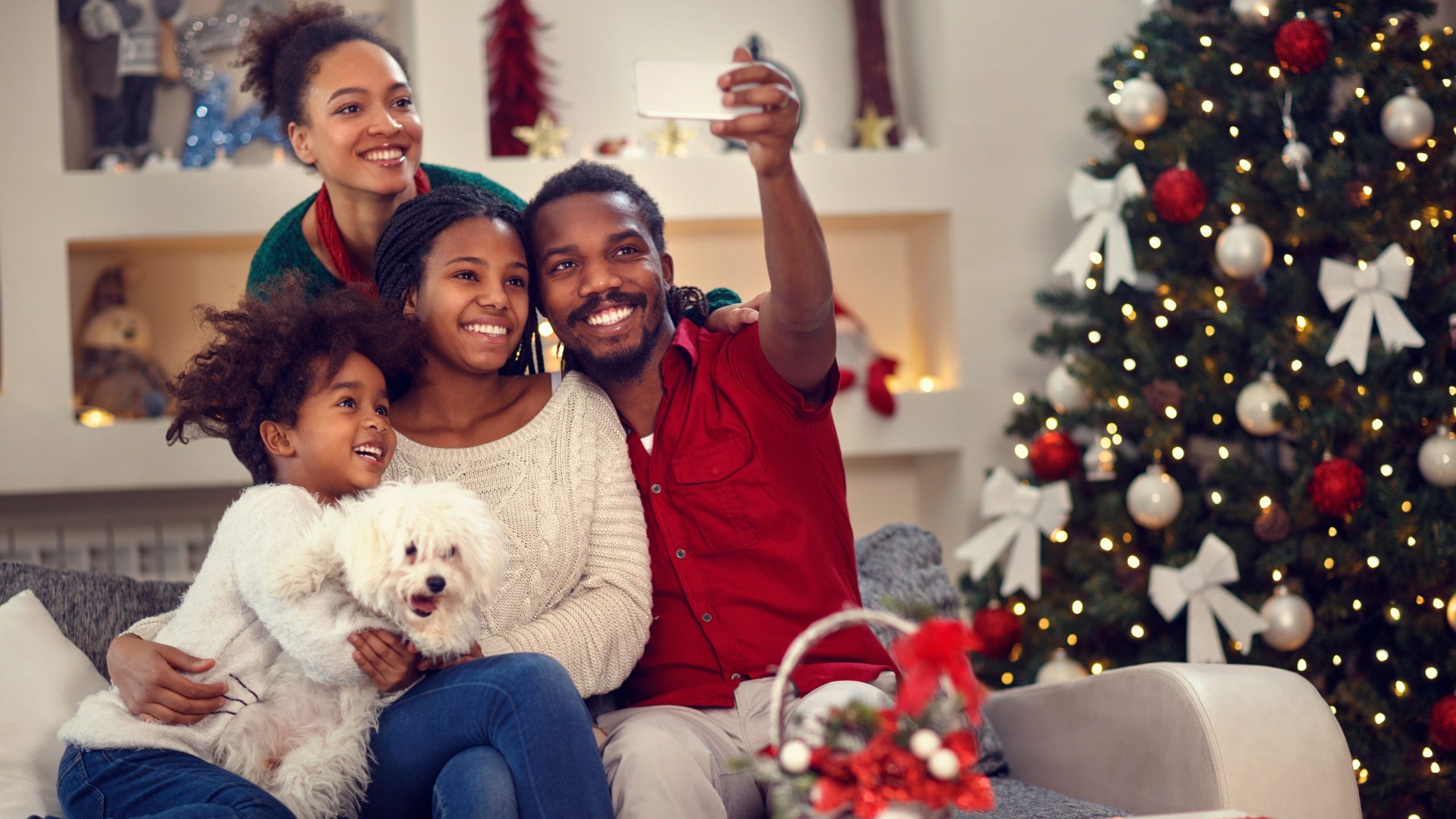 Family takes photo for Christmas