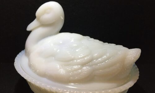 Circa 1902 Atterbury Co. Milk Glass Duck lidded animal dish