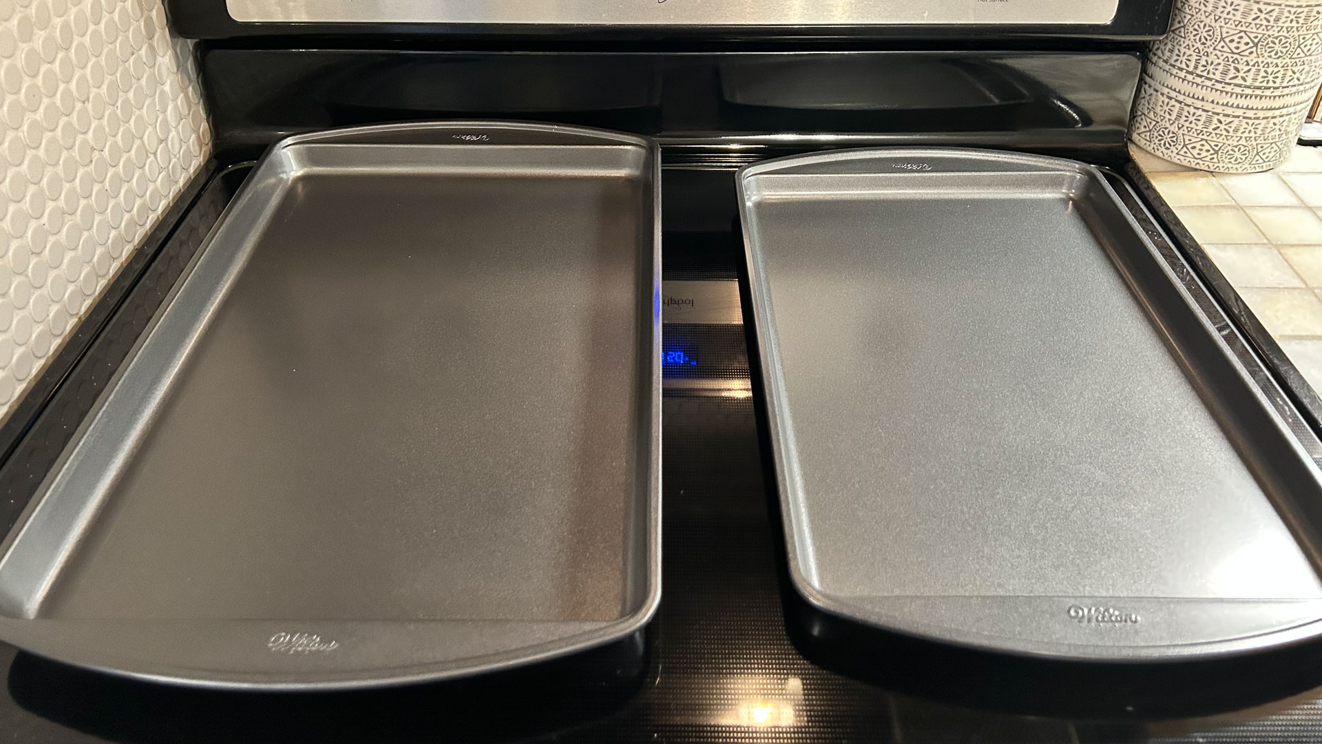 https://staging.dontwasteyourmoney.com/wp-content/uploads/2023/05/cookie-sheet-wilton-non-stick-dishwasher-safe-cookie-sheets-2-piece-review-ub-1.jpg