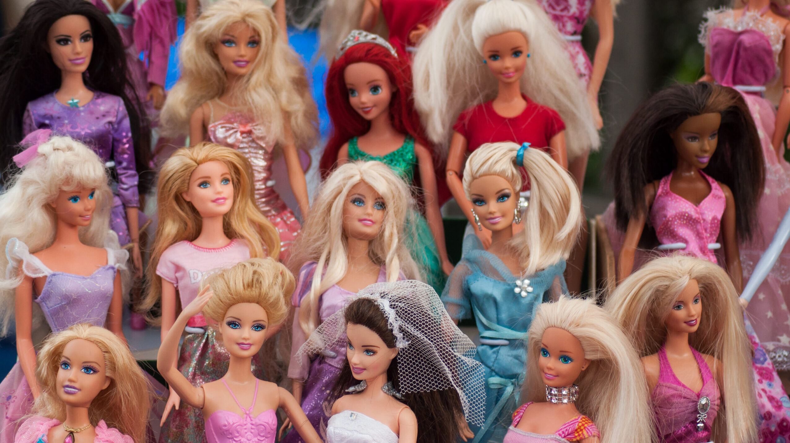 Many kinds of Barbie dolls